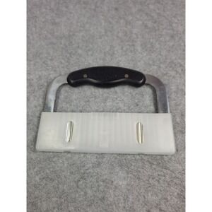 The Pampered Chef Crinkle Cutter Stainless Wavy Blade Black Handle with Sleeve